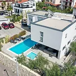 Luxury Lanterna Heated Pool Jacuzzi Villa