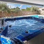 Luxury Lanterna Heated Pool Jacuzzi Villa *
