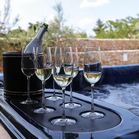 Luxury Lanterna Heated Pool Jacuzzi Villa *