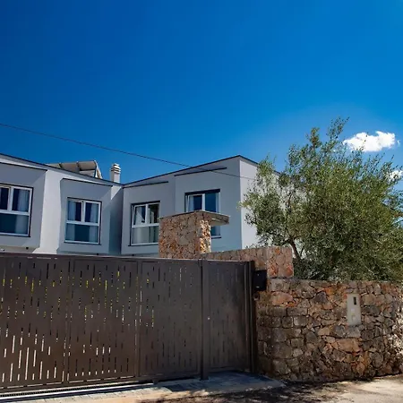 Luxury Lanterna Heated Pool Jacuzzi *