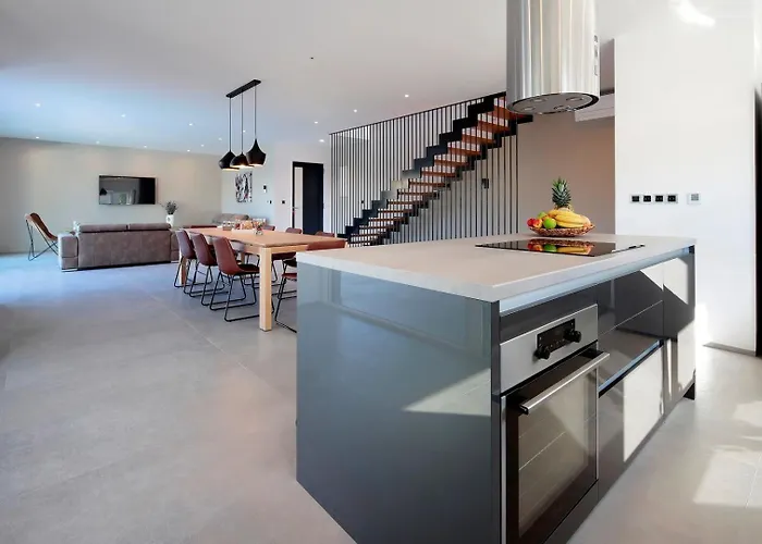 Luxury Lanterna Heated Pool Jacuzzi * Malinska