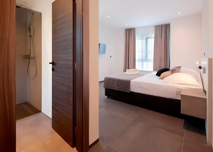 Luxury Lanterna Heated Pool Jacuzzi Villa