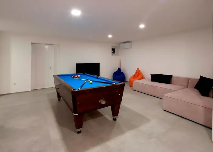 Luxury Lanterna Heated Pool Jacuzzi Villa