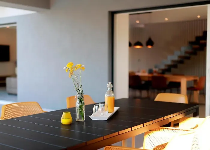 Luxury Lanterna Heated Pool Jacuzzi