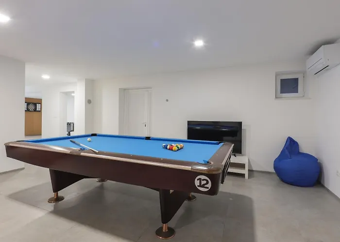 Luxury Lanterna Heated Pool Jacuzzi Villa *