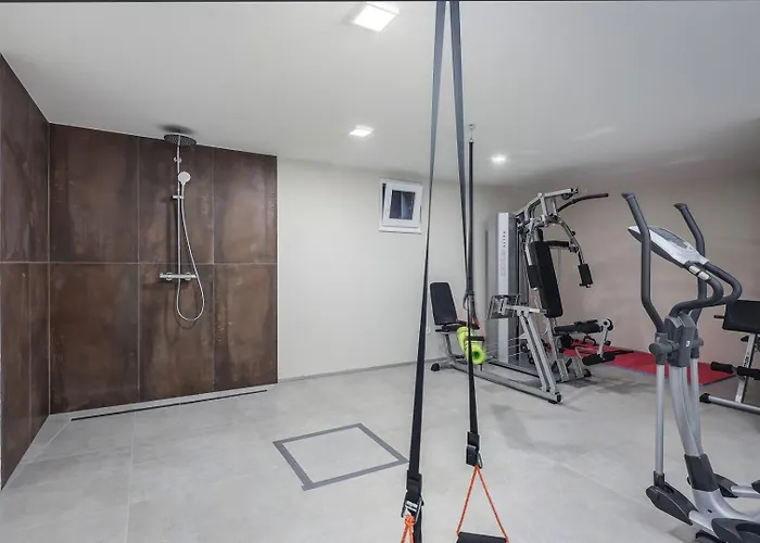 Luxury Lanterna Heated Pool Jacuzzi *