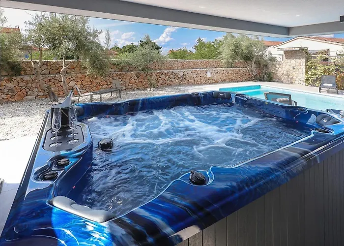 Luxury Lanterna Heated Pool Jacuzzi Villa *